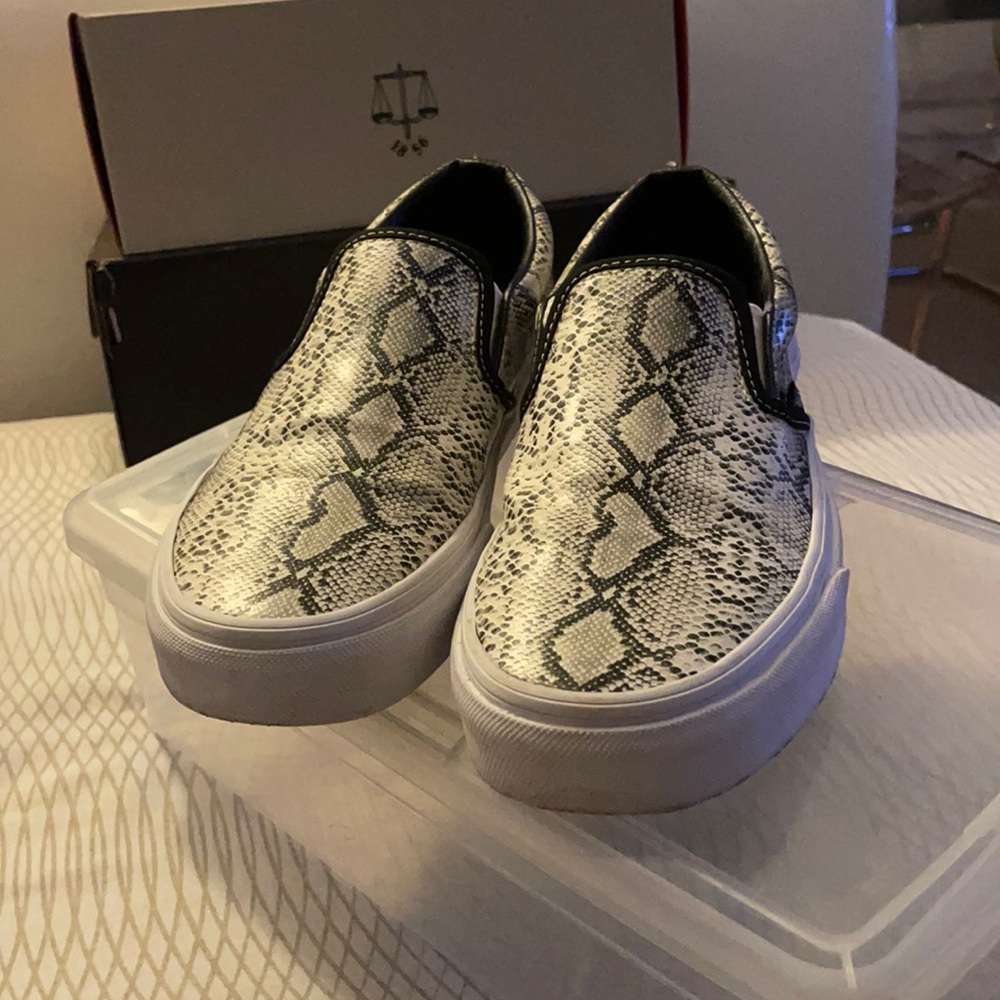 ❌ SOLD! Snake print vans!